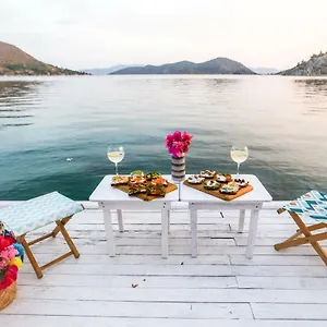 4* Otel Melek